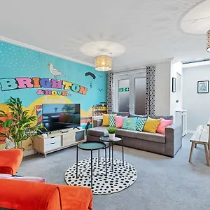  Holiday home Brightons Best Big House 2 - By My Getaways