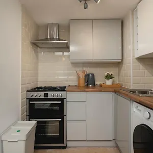  Apartment Lovely 2br Ap Just Moments Away From
