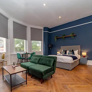  Apartment Flash Sale City Centre Seafront Studio Bn12sil01