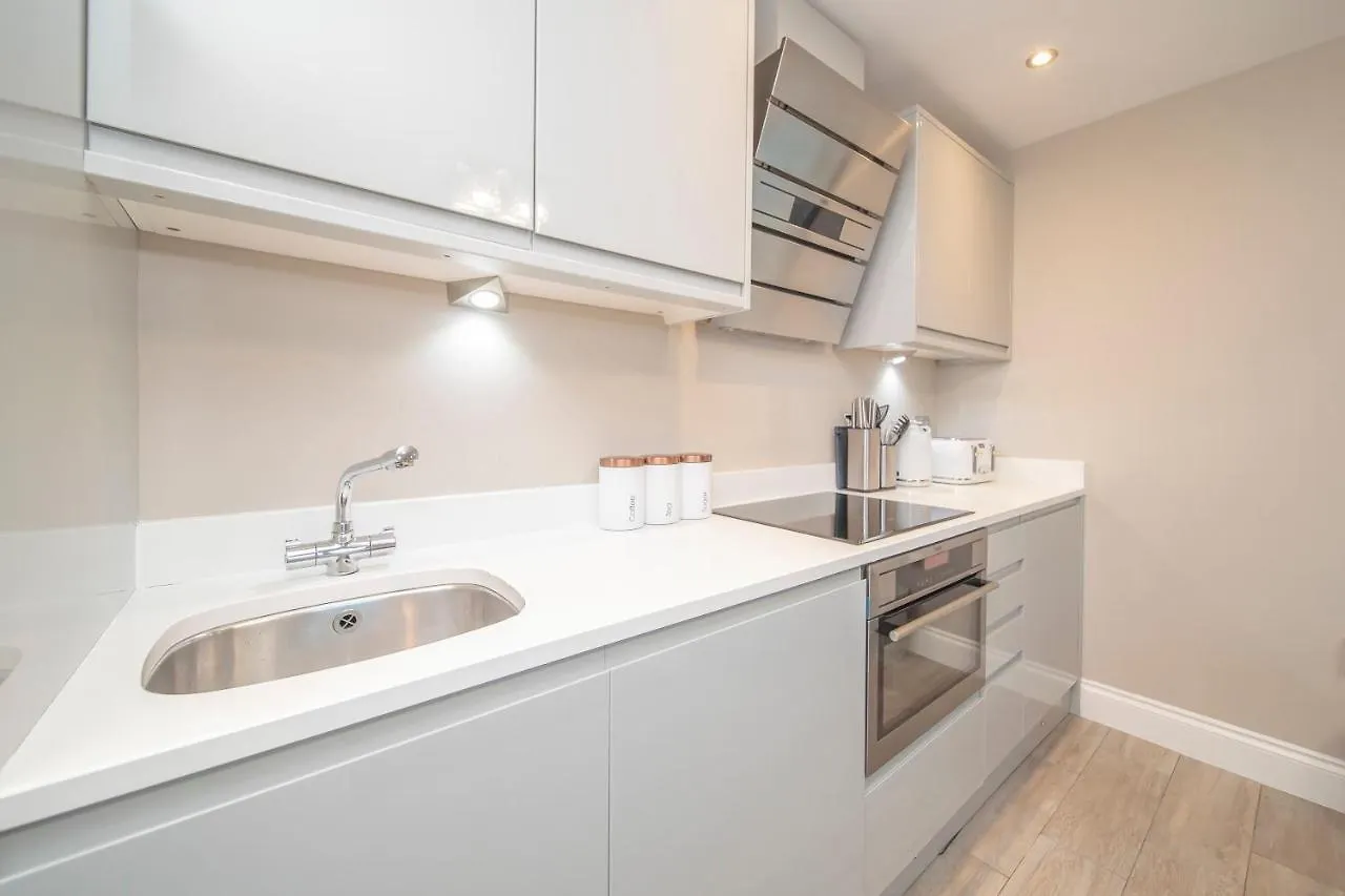 Flash Sales Offer - Any Week Day No Minimum Night Restrictions Brighton City Centre Seafront 1 Bedroom Flat Bn1Gre38 0*,  United Kingdom